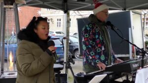 Duo sang julen ind på Prætoriustorvet i Christiansfeld